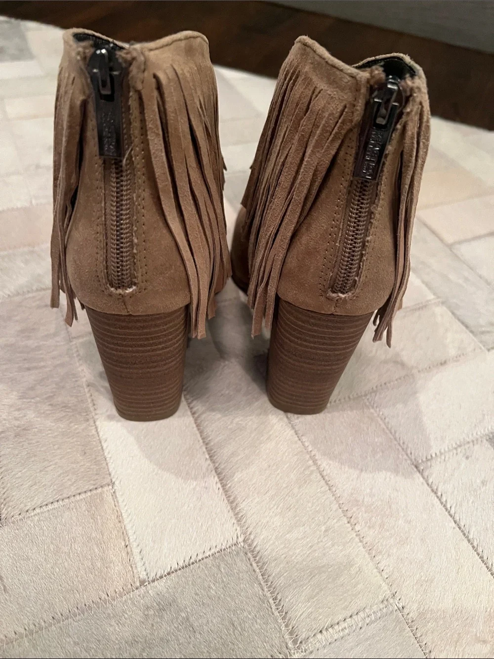 Kenneth Cole reaction tan suede fringe booties size 6